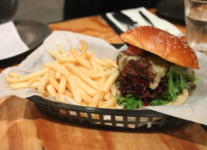 Lounge Kitchen & Bar - BLT cheeseburger
