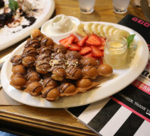 Sweetie and Moustache - Nutella Hong Kong waffles