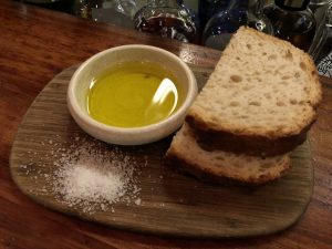 Movida aqui - love me some bread and olive oil