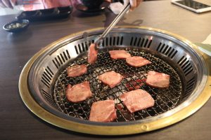 Shinbashi Yakiniku - cooking the meats