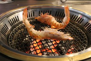 Shinbashi Yakiniku - cooking the prawns