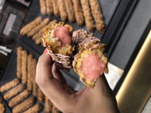 Kurimu - strawberry custard inside