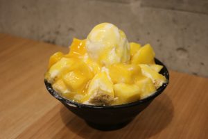 Masizzim - mango and cheesecake bingsu
